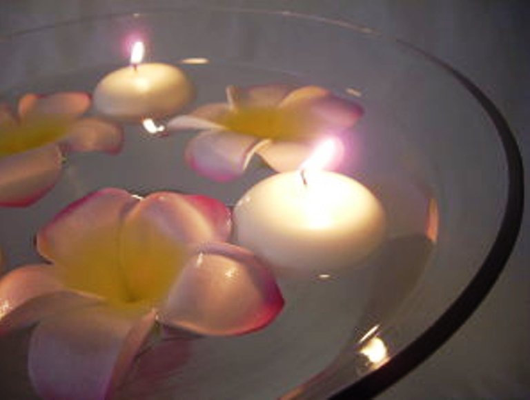 16pk Large White Floating Tealight Candles