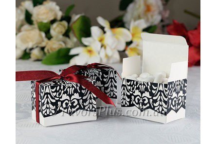 Pearl White ScallopedEdge Favor Boxes
