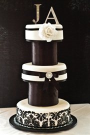 Iconic Cakes | Wedding Cakes Carindale | Easy Weddings